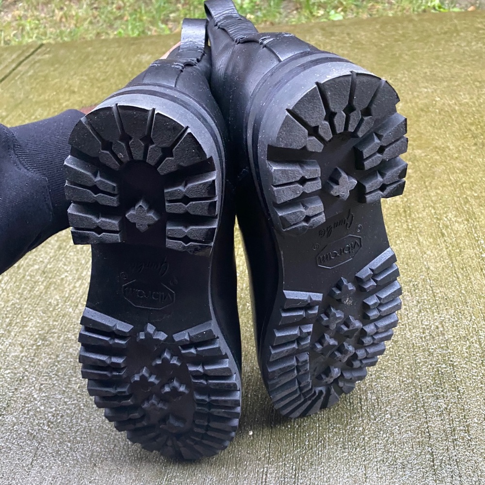 Shearling Line Boots - Picture 7 of 7